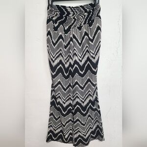 Black and White Zigzag Patterned Widelegged Flowy Pants